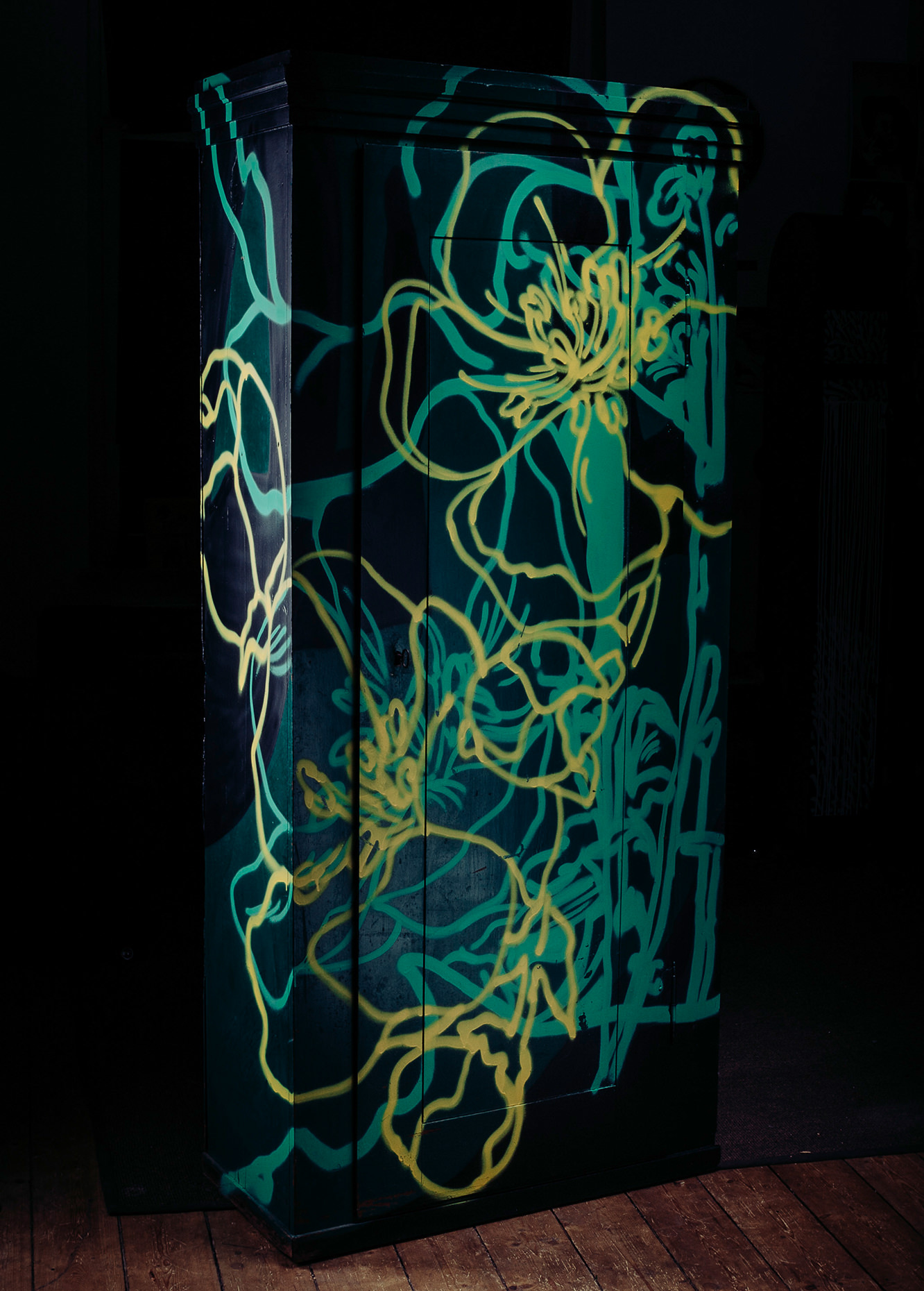 ohP-custom-art-graffiti-streetart-furniture-floral-dresser